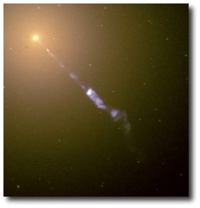 Chorro de gas saliendo del nucleo de M87